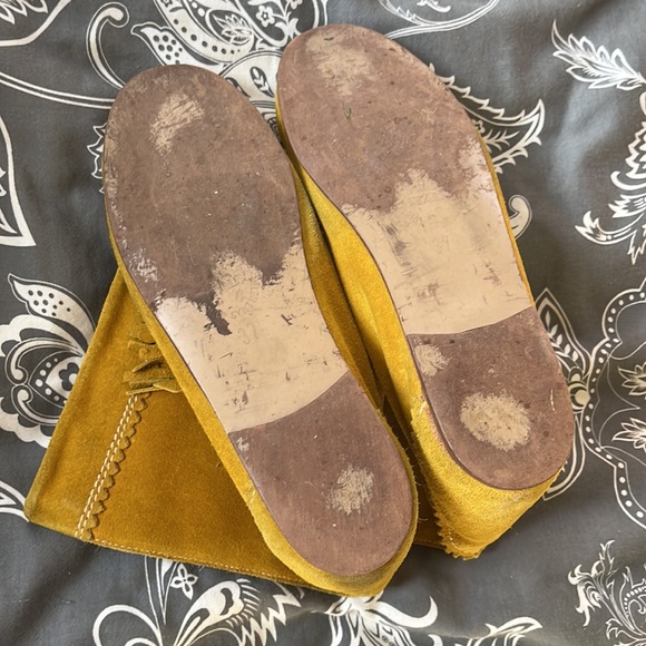 Mustard yellow suede moccasin booties - Picture 4 of 11